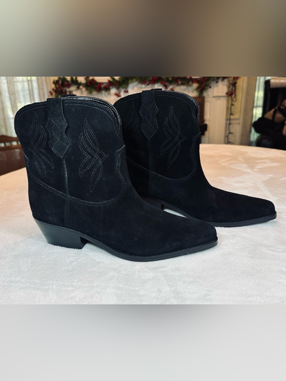 Nine West Black Suede Western Ankle Booties Embroidery Low Heel Women’s Size 8